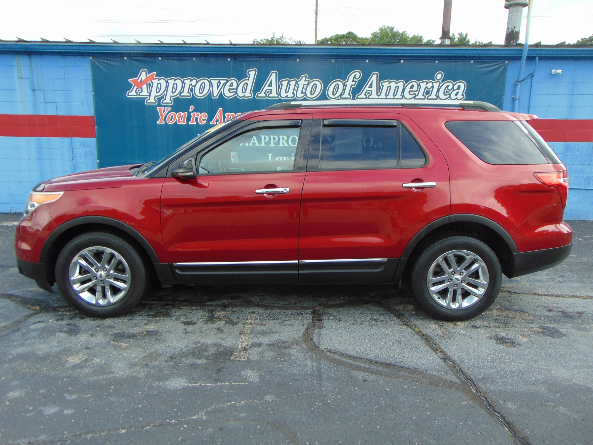 photo of 2013 Ford Explorer XLT FWD